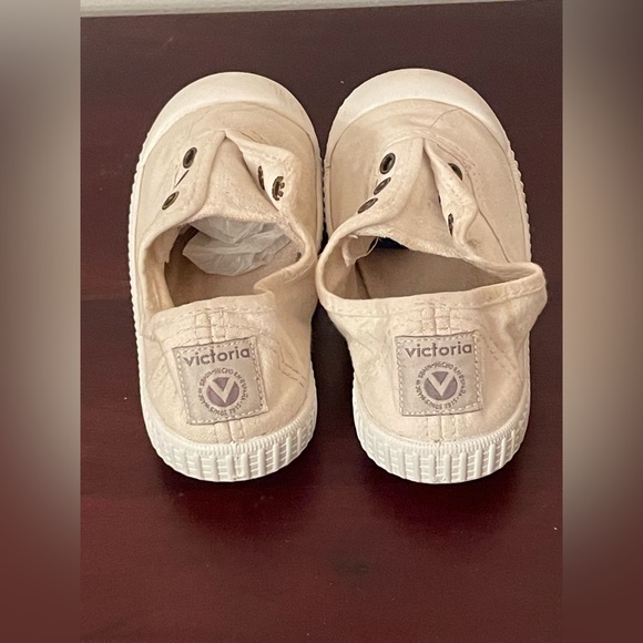 Unisex Victoria Made In Spain Toddler Sneakers In White, Sz 28 EU (Sz 11 US) - Picture 3 of 8
